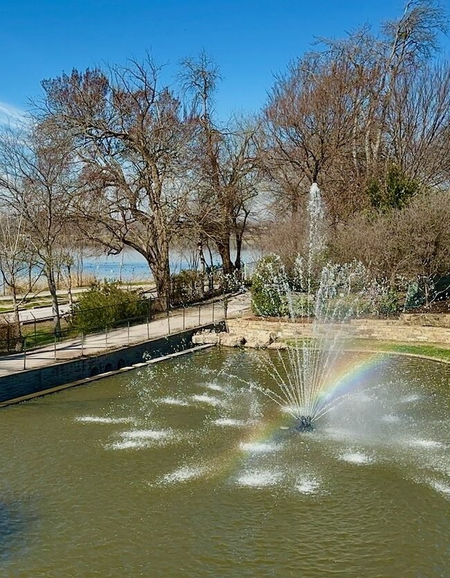 water fountain at Dallas Arboretum