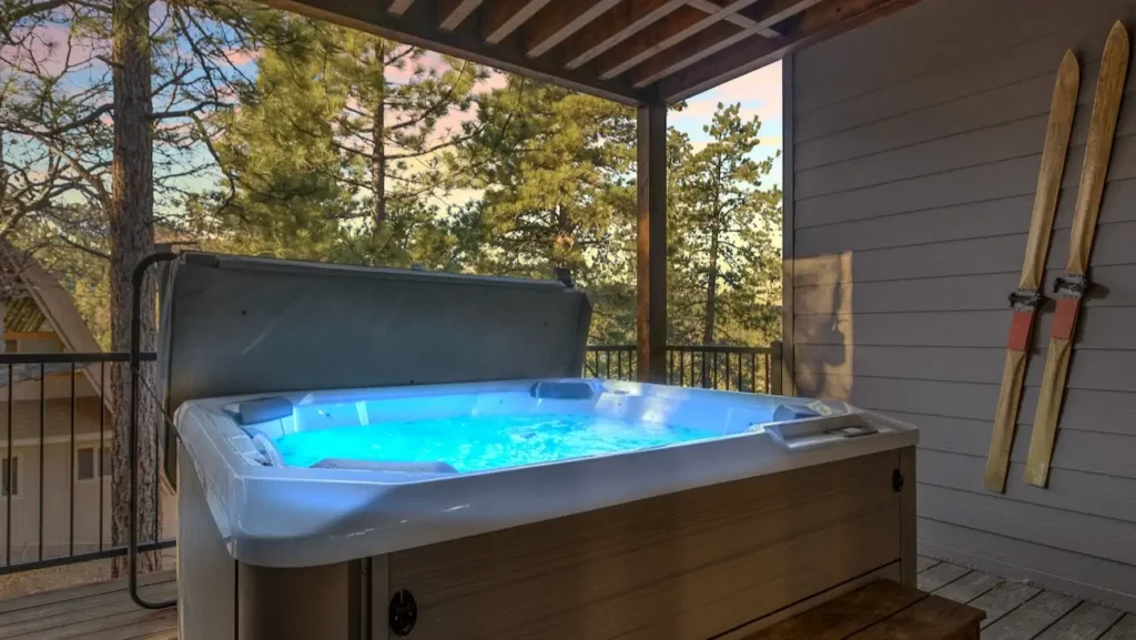 Outdoor spa at Ridgecrest Resort in Big Bear Lake, California.